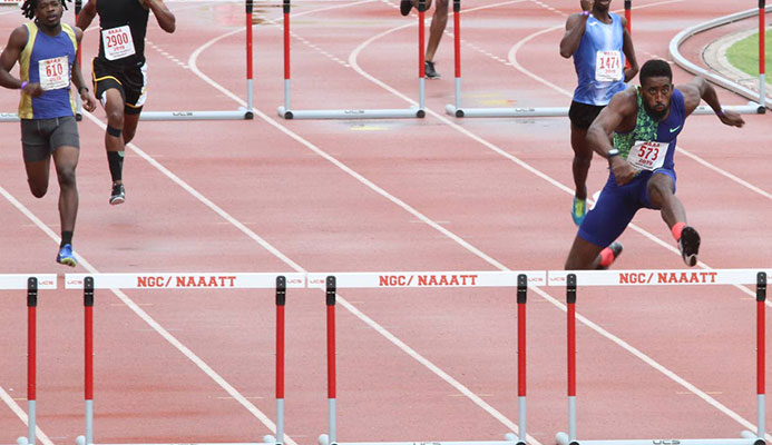 Jehue Gordon (right) on his way to gold in the men’s 400m hurdles final yesterday.