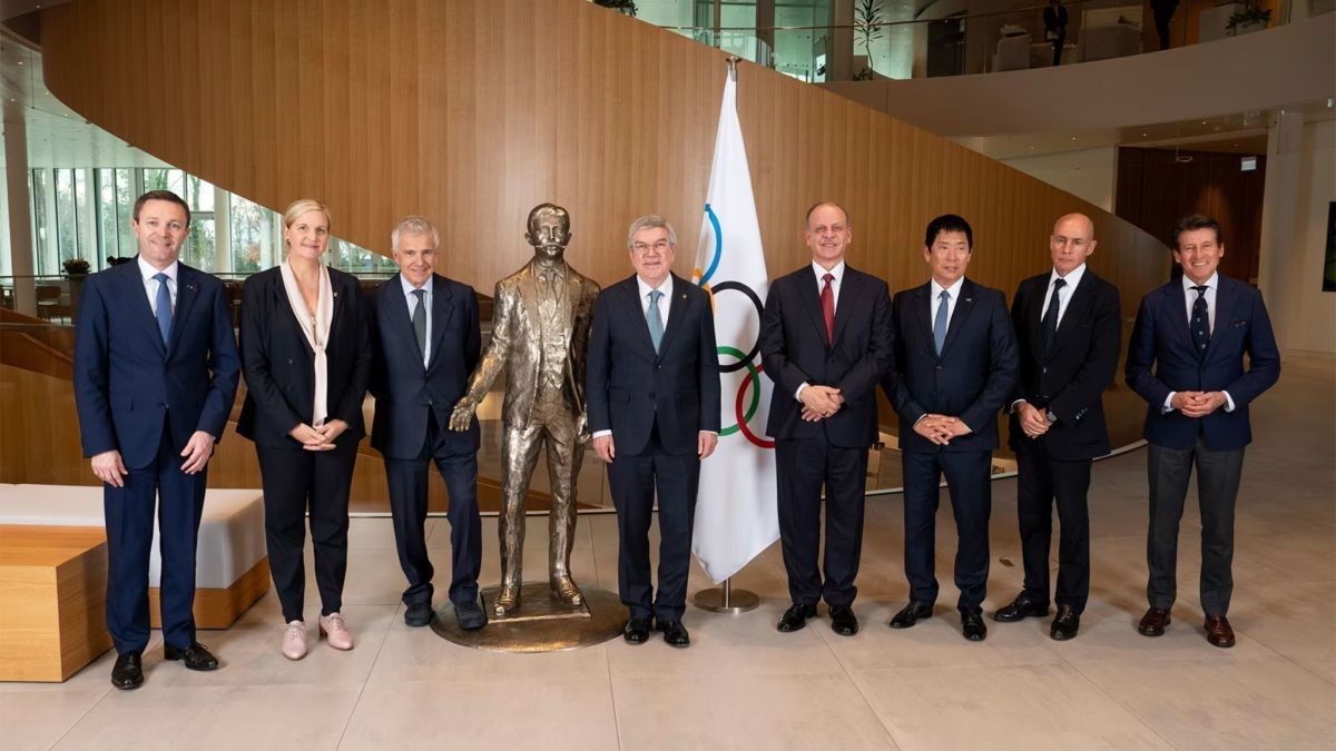 Seven IOC candidates with President Bach. IOC (Image obtained at insidethegames.biz)